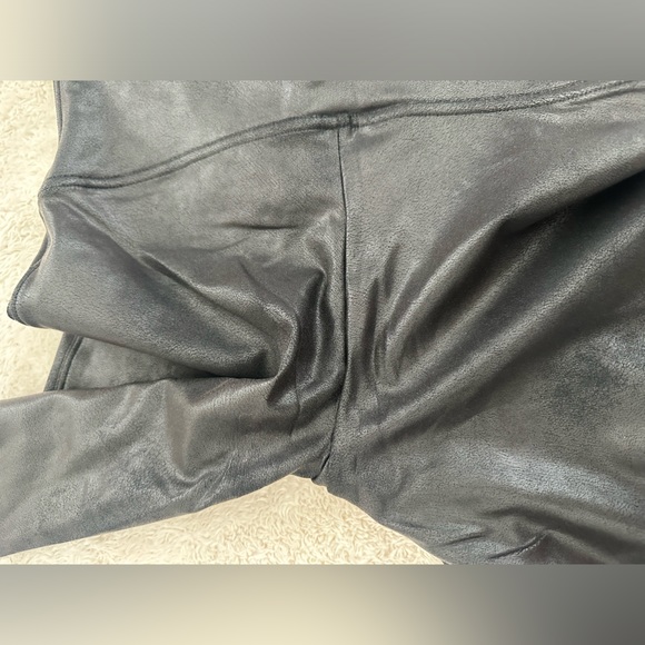 Spanx size medium black shiny leggings - Picture 6 of 9
